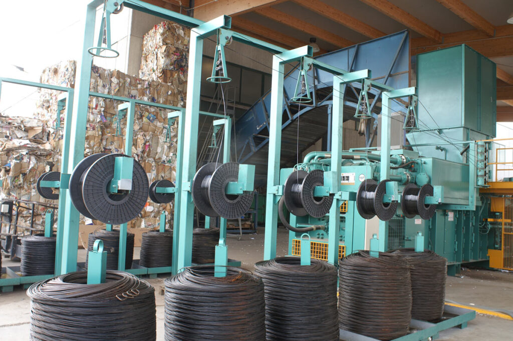 pet-strapping on occbales
